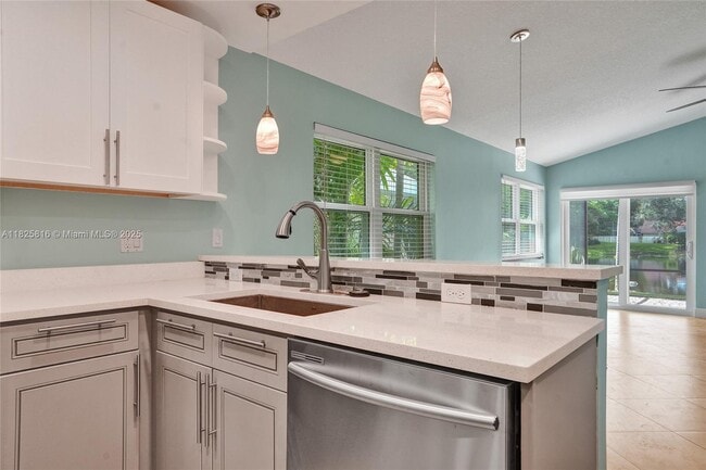 Building Photo - 8820 Woodside Ct