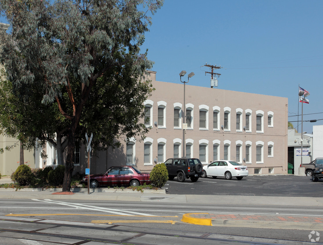 Primary Photo - Gaylord Apartments