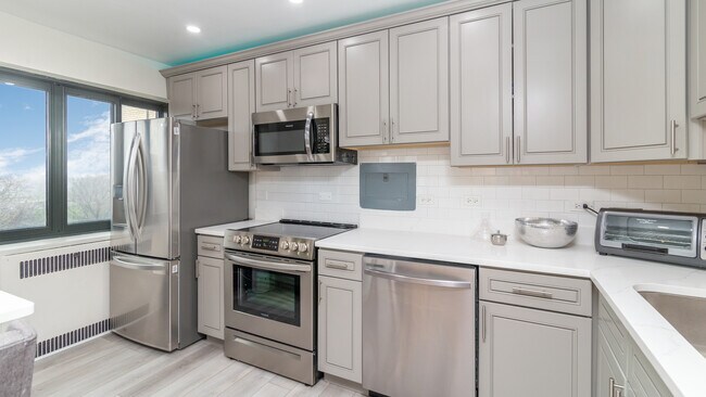 Building Photo - 5060 N Marine Dr