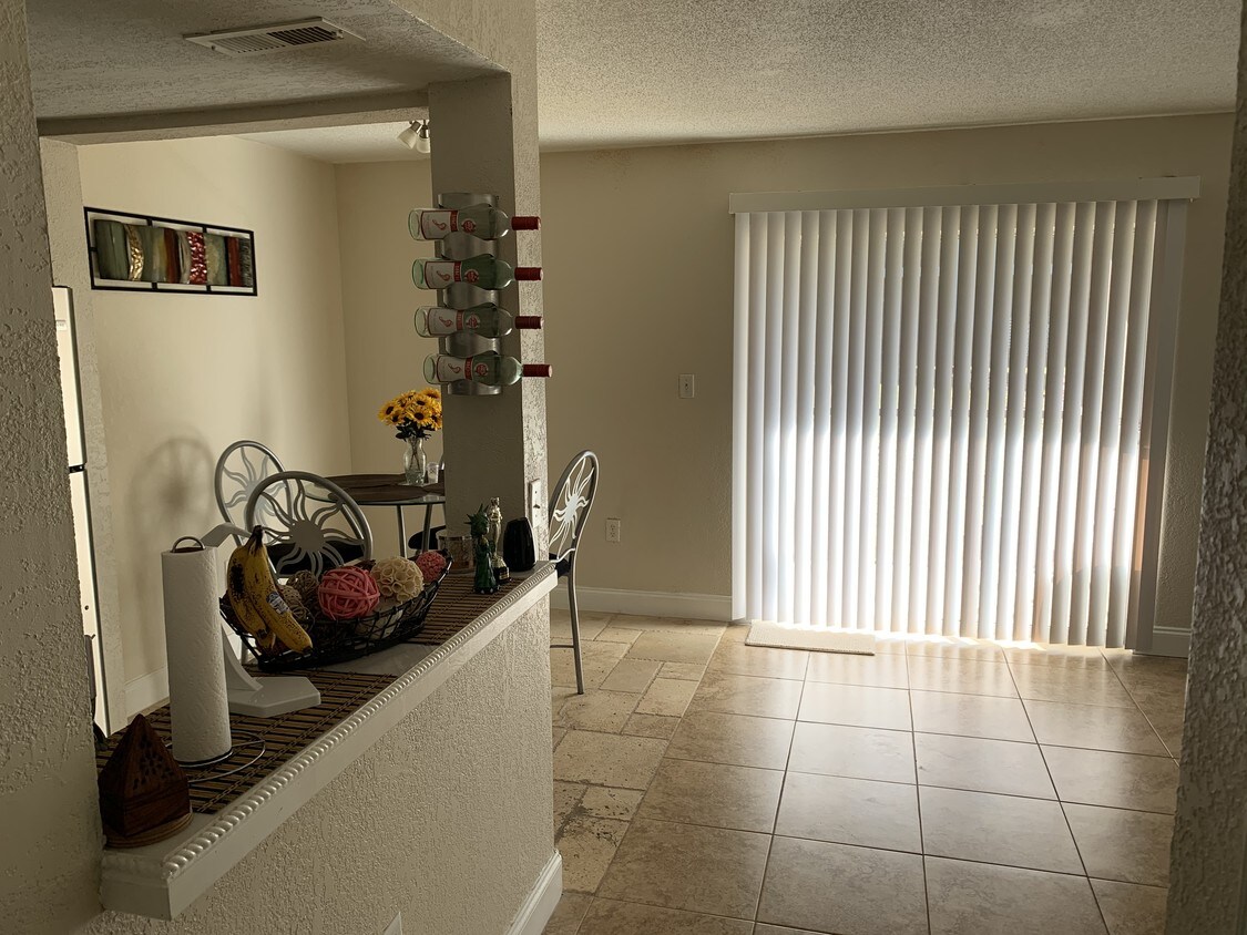 Primary Photo - 2555 N Alafaya Trail