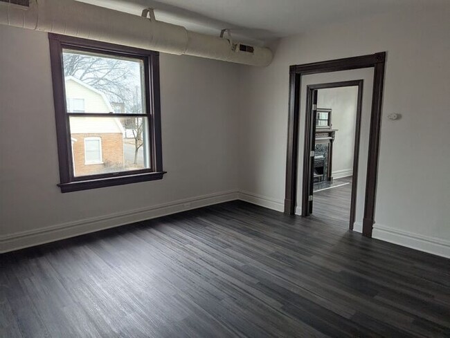 Building Photo - Corner Lot, Huge Rooms, Fully Renovated, H...