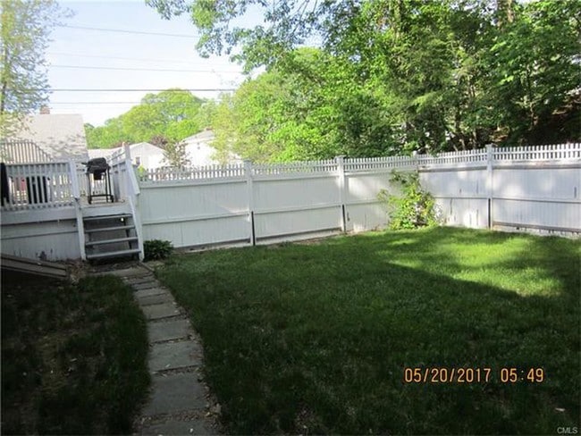 Building Photo - 74 Village Ln
