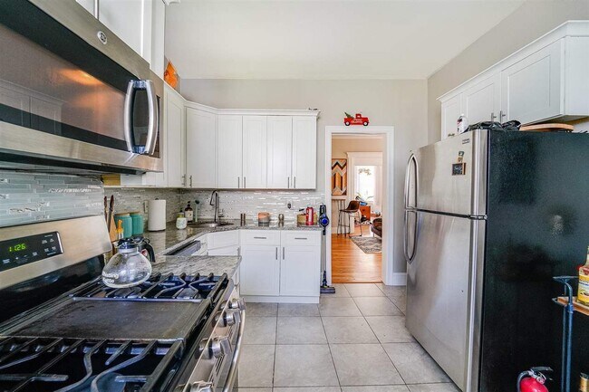 Foto del edificio - 27 Pierce Ave