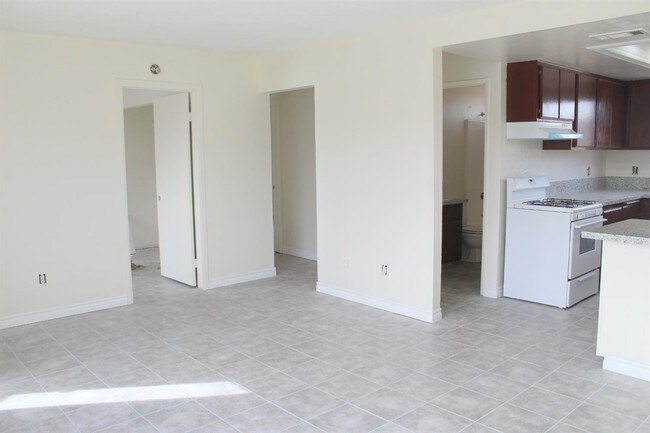 Foto del edificio - 16306 Juniper St
