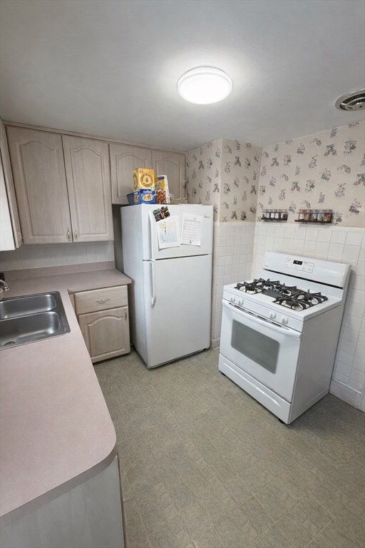 Foto del edificio - 45 McPhee Rd