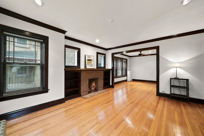 Building Photo - 1026 Dewey Ave