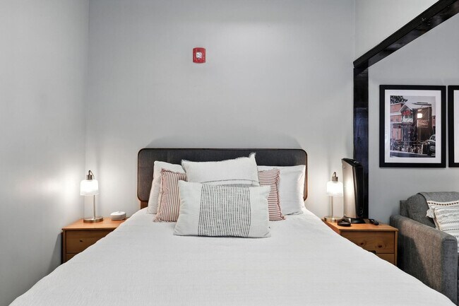 Foto del edificio - 480 N Thomas St