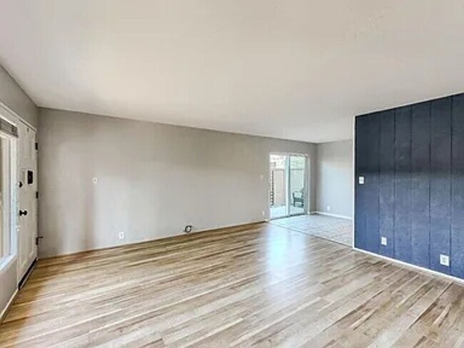Foto del edificio - All Utilities Included! Charming 2-Bedroom...