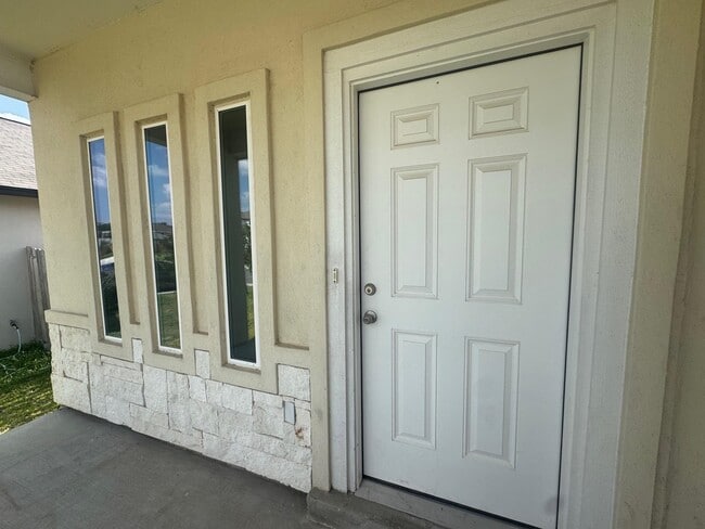 Foto del edificio - 4206 Gavilan Dr