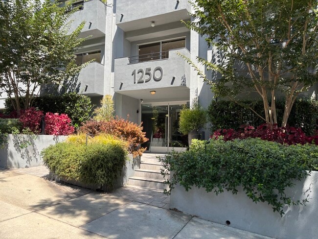 Foto del edificio - 1250 N Kings Rd
