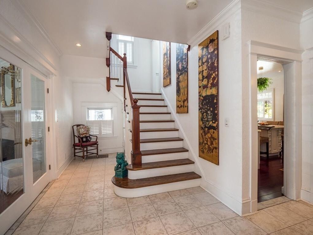 Primary Photo - 3 Howes St