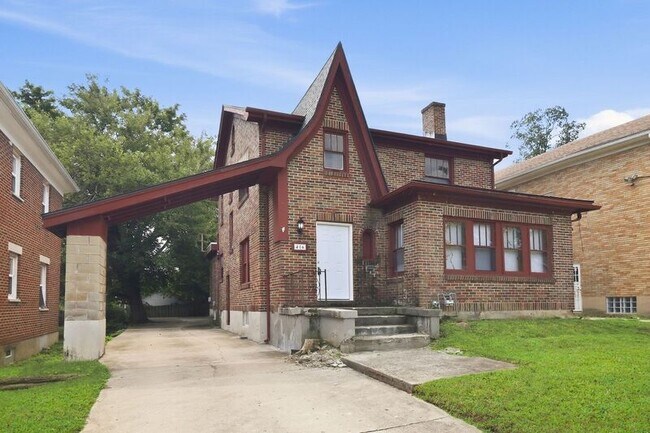 Building Photo - 416 Delaware Ave