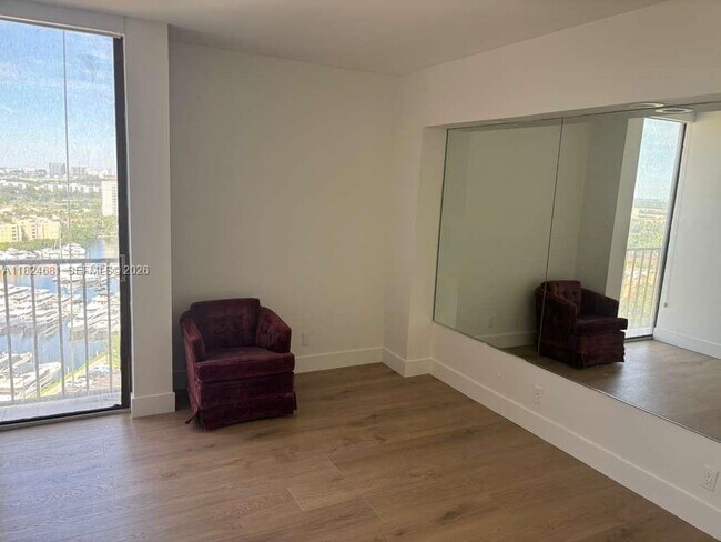 Foto del edificio - 19355 Turnberry Way