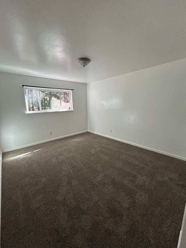 Building Photo - 3685 Tamarack Ave