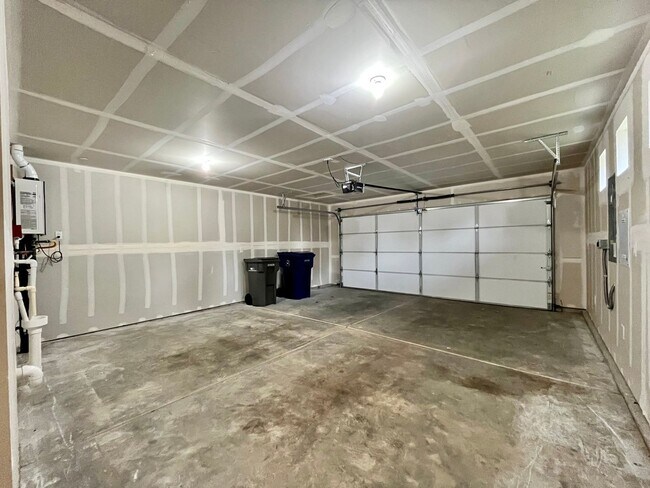 Building Photo - Silver Lake newer construction...!!