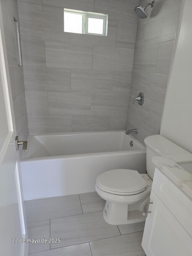 Foto del edificio - 1611 261st St