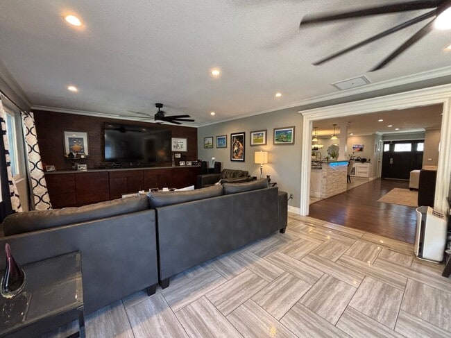 Building Photo - 17010 Via Los Caballeros