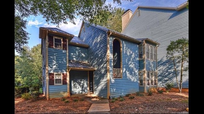 Building Photo - 3300 Selwyn Farms La