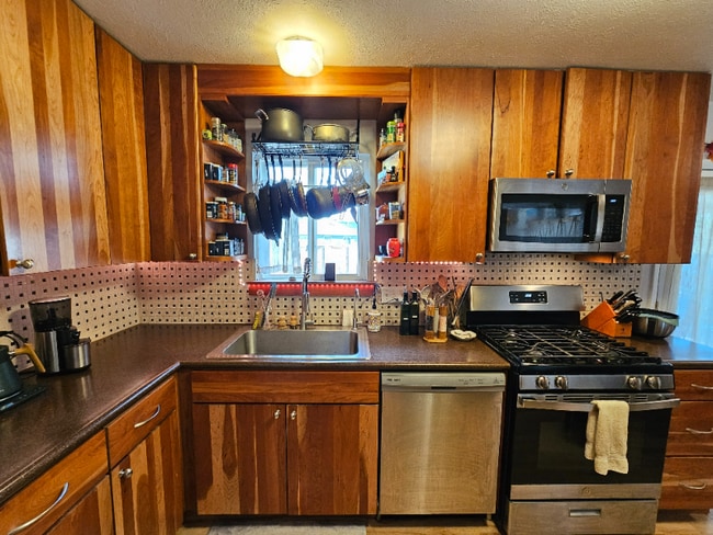 Photo - 880 35th St House