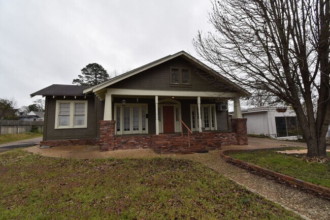 Building Photo - 615 South Vienna St.