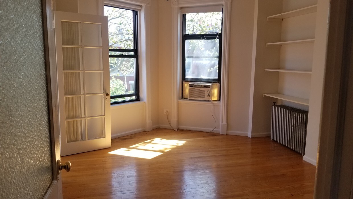 Primary Photo - 663 Degraw St