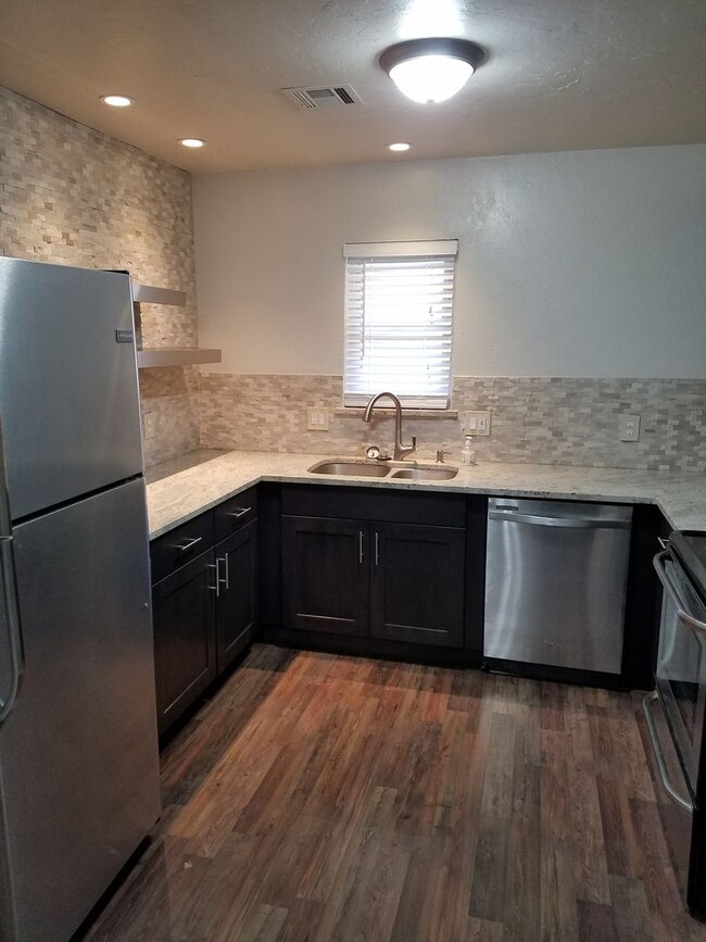 Building Photo - Remodeled 3 bedroom 1 bathroom house in Ed...