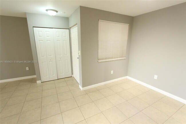 Foto del edificio - 2850 N Oakland Forest Dr