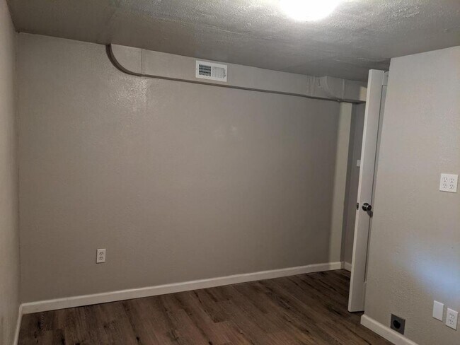 Foto del edificio - 770 Douglas Ave