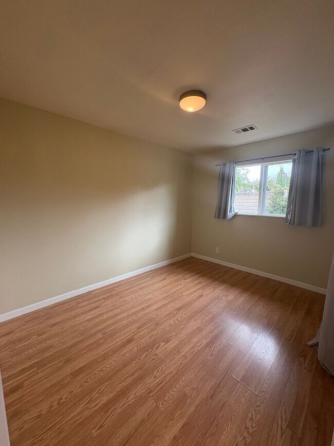 Foto del edificio - 4817 Hansen Ave
