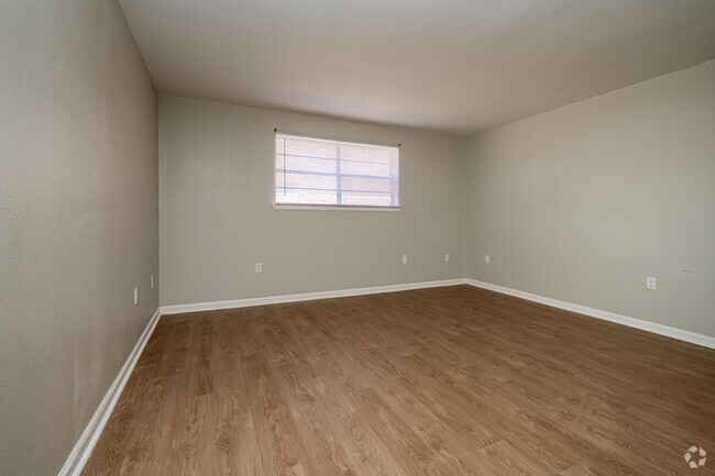 2BR, 1BA - 735SF - Living Room/Dining Room - Monet V