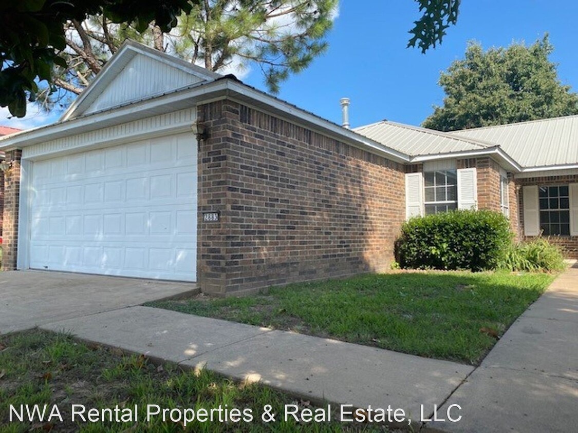 2883 Wildwood Dr, Fayetteville, AR 72704 House Rental in Fayetteville