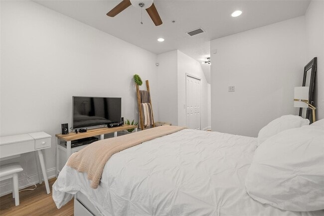 Photo - 111 N Albany Ave Townhome