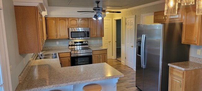 Building Photo - 3103 Larson Ln