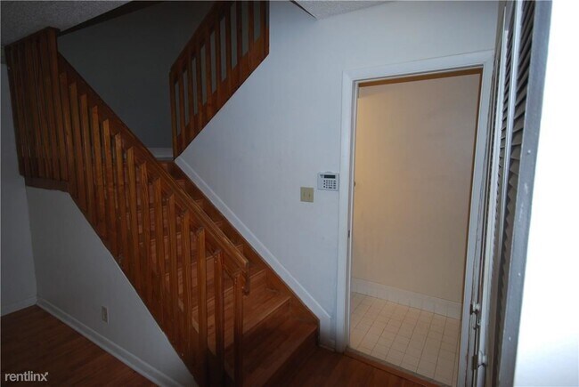 Building Photo - 3 br, 2.5 bath Townhome - 10934 Neptune Dr