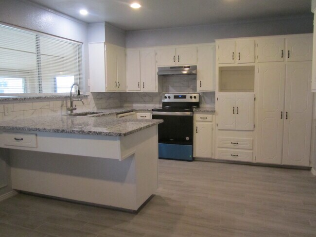 kitchen - 1330 Maxwell Rd