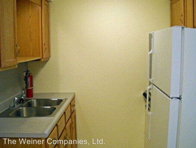 Building Photo - 403 E Elm St