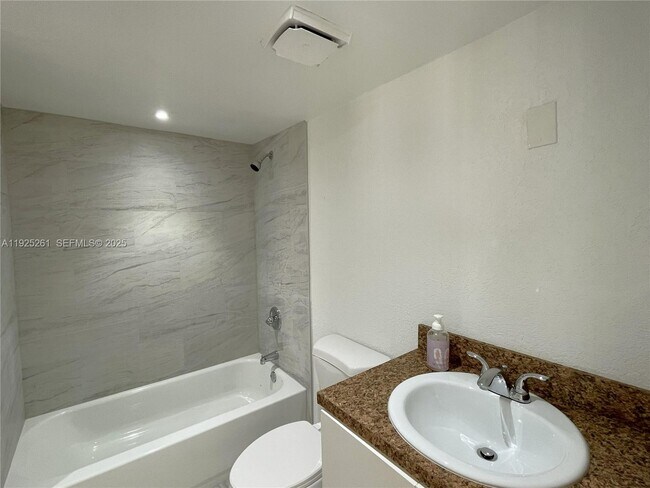 Foto del edificio - 4721 NW 7th St