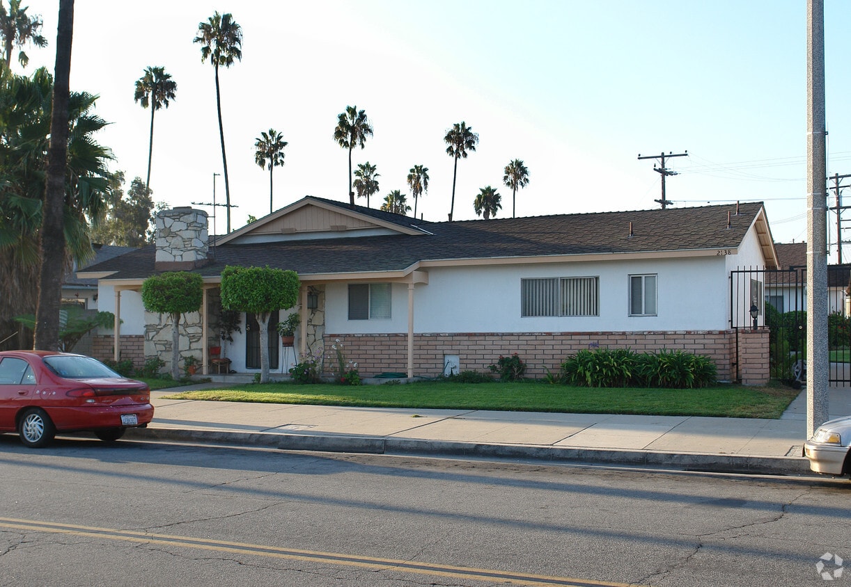 Primary Photo - 2138 E Almont Ave