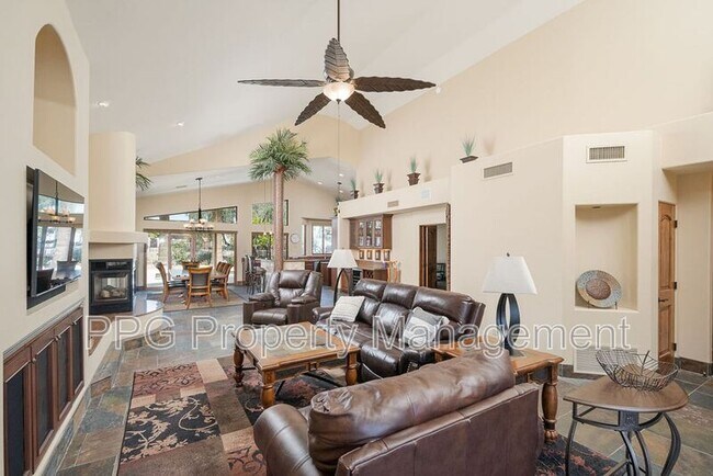 Foto del edificio - 4725 N Brookview Terrace