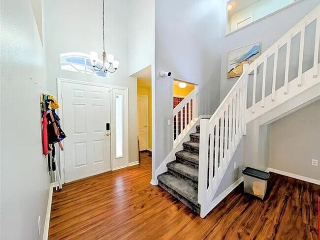 Building Photo - Bright and Charming 3BR House in Riverview