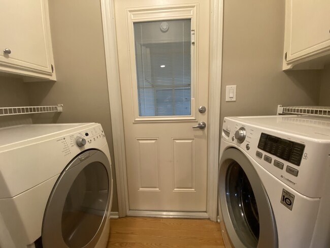 Building Photo - 928 Jona Kay Terrace