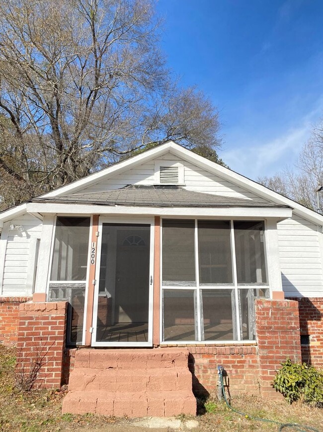 Building Photo - 2Bed/1Bath Home Available Now!