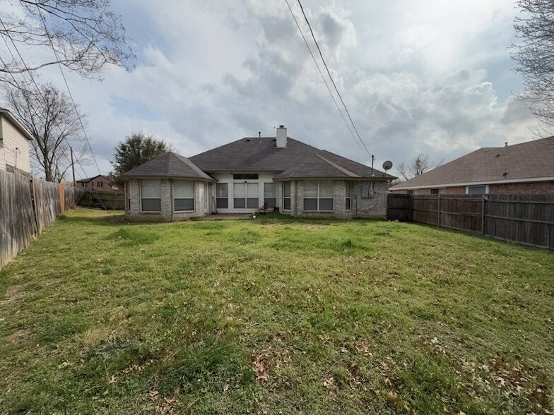 Building Photo - 317 Oak Meadow Ln