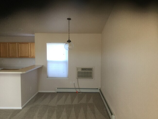 Building Photo - 2 BEDROM, 2 BATHROOM, SINGLE LEVEL TOWNHOU...