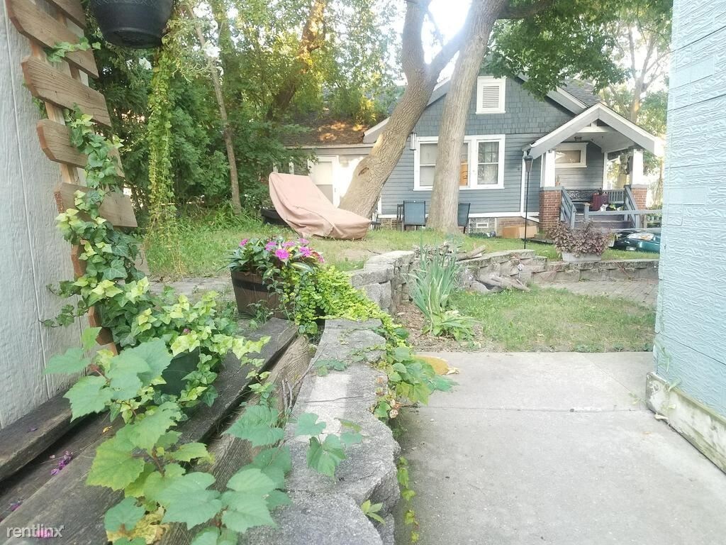 Foto principal - 2 br, 1 bath Apartment - 1806 E Thomas Ave