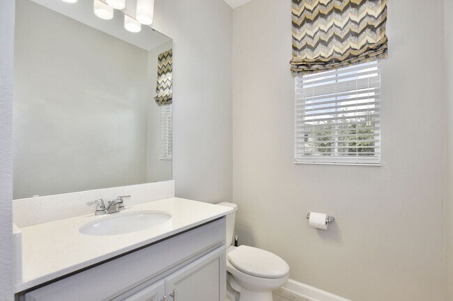Foto del edificio - Former Model Townhome for Rent – Winter Ga...