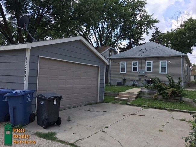 Stylish 2 Bedroom Side by Side Duplex Unit Apartment for