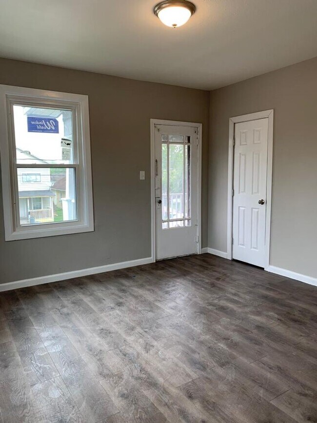 Foto del edificio - 211 E Sterling Ave