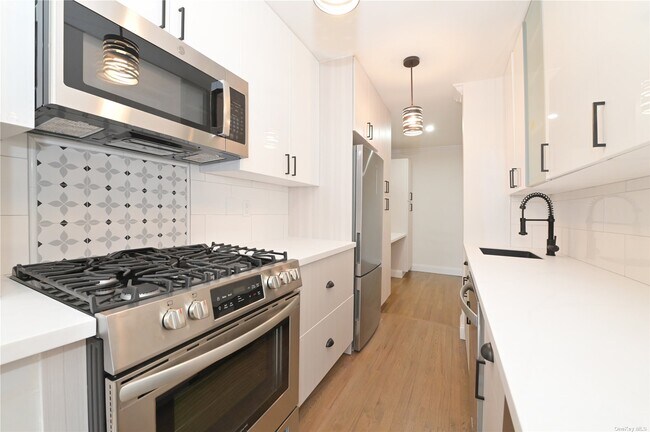 Foto del edificio - 6 Birchwood Ct