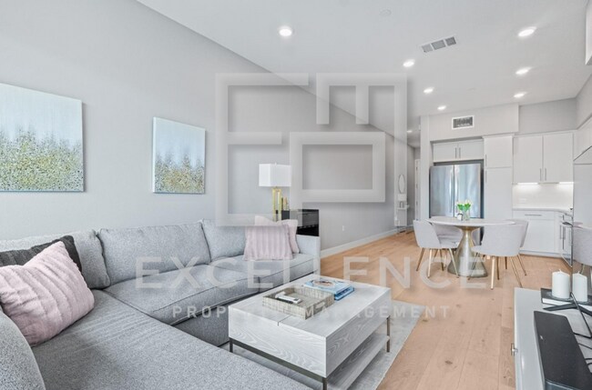 Foto del edificio - 1/1.5+ Office In Communication Hill - 3 Ye...